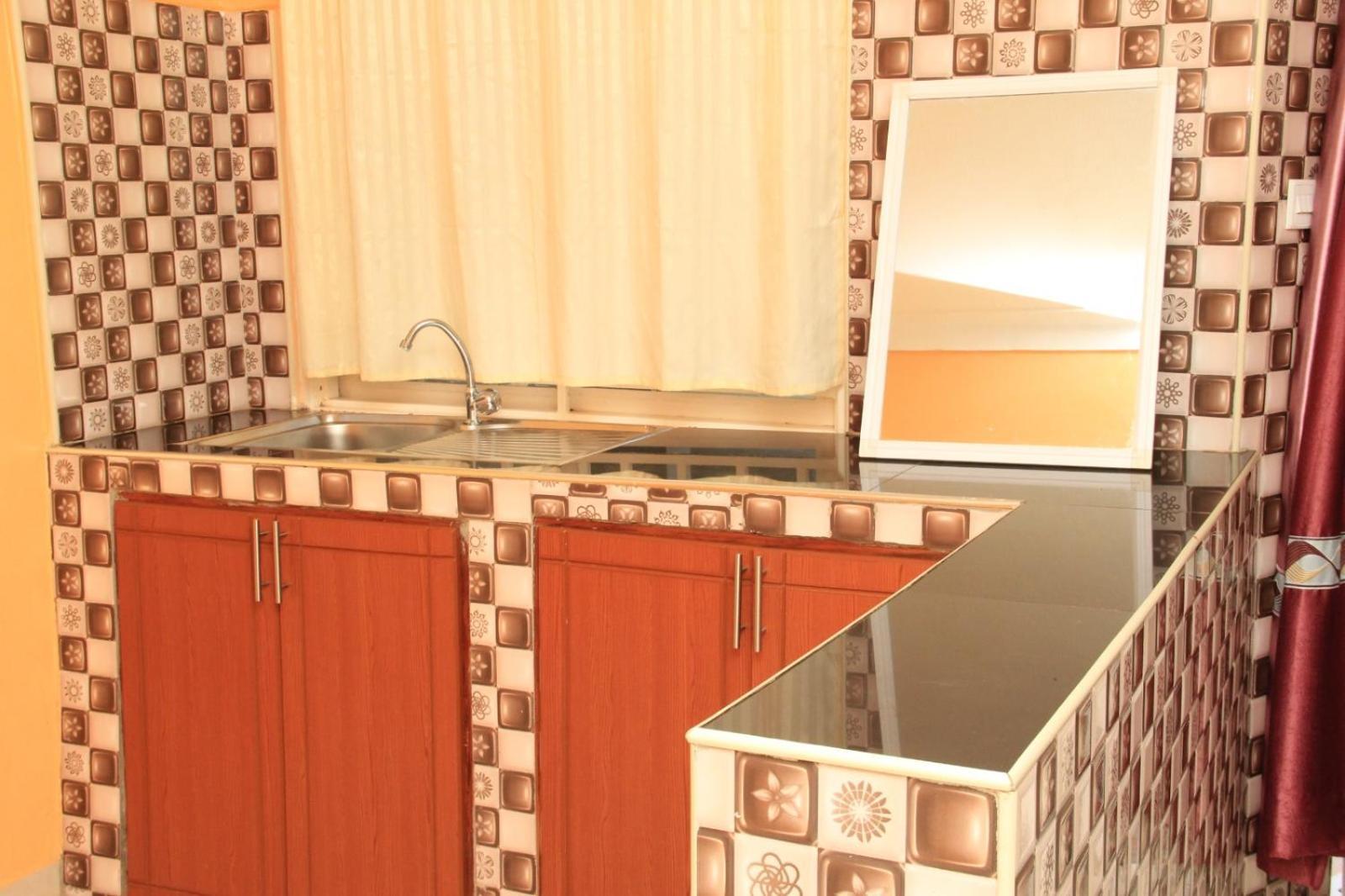 Airport Shoebill Hotel Ентебе Екстериор снимка