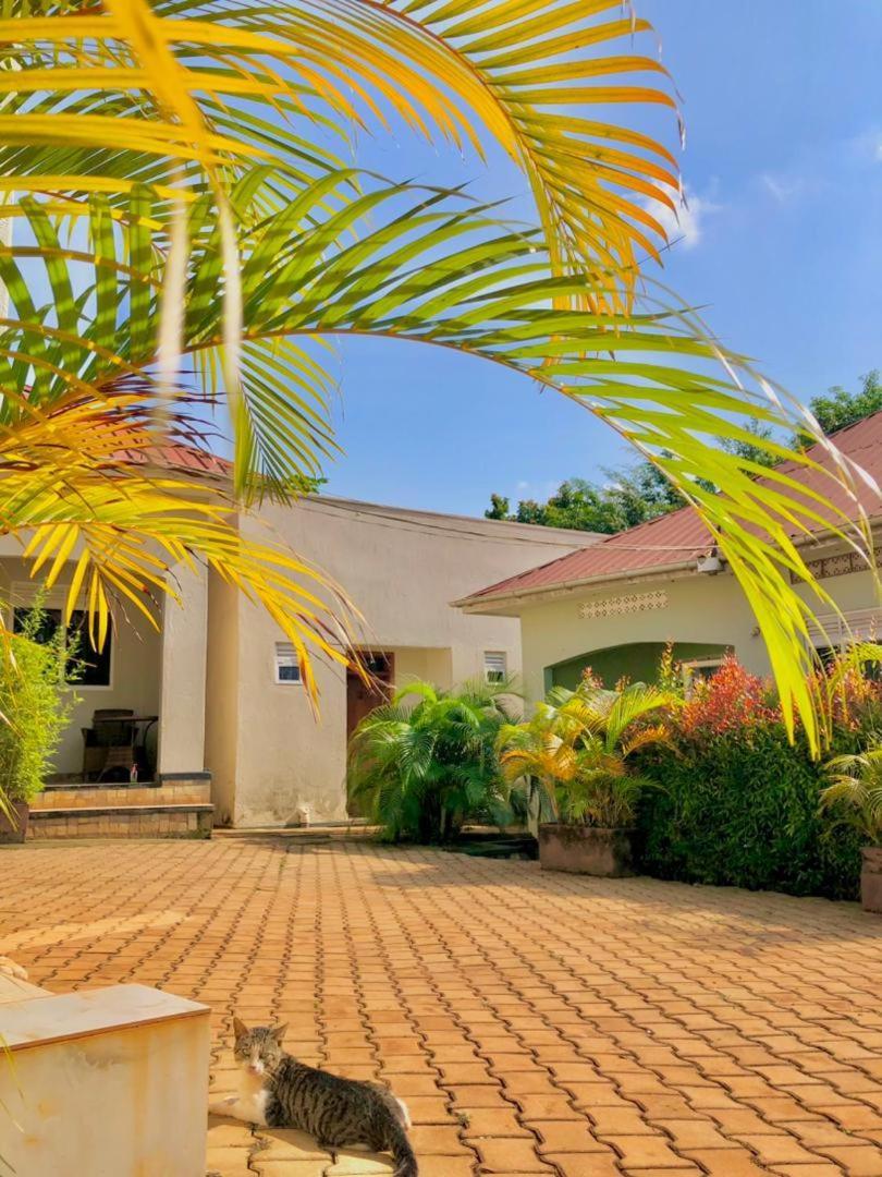 Airport Shoebill Hotel Ентебе Екстериор снимка