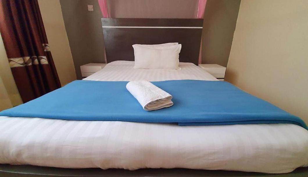 Airport Shoebill Hotel Ентебе Екстериор снимка